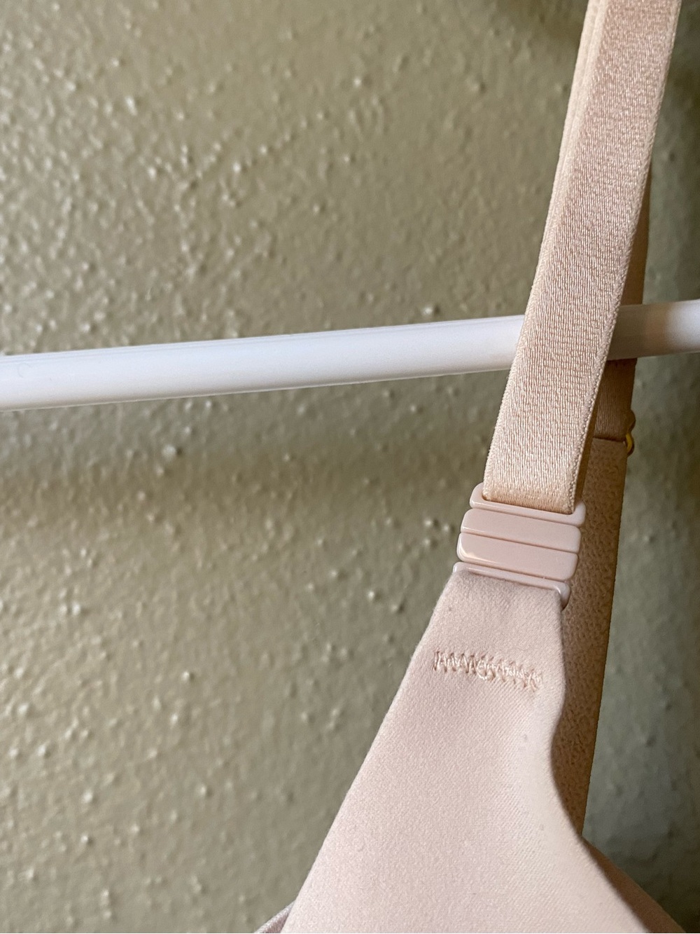 Victoria's Secret Nude Plunge T-Shirt Bra, Love Cloud - Picture 5 of 5